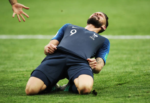 约罗在新赛 约罗在新赛